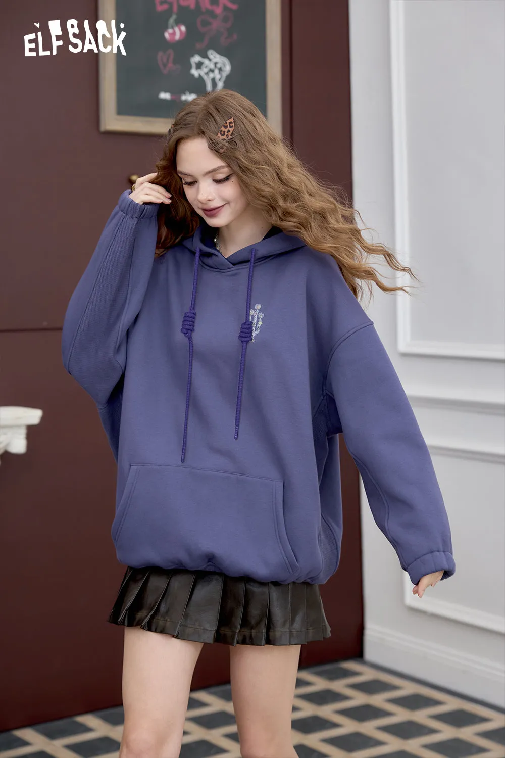 ELFSACK 2024 Winter New Arrivals Loose Preppy style witch embroidery hoodie for women retro cute fleece top