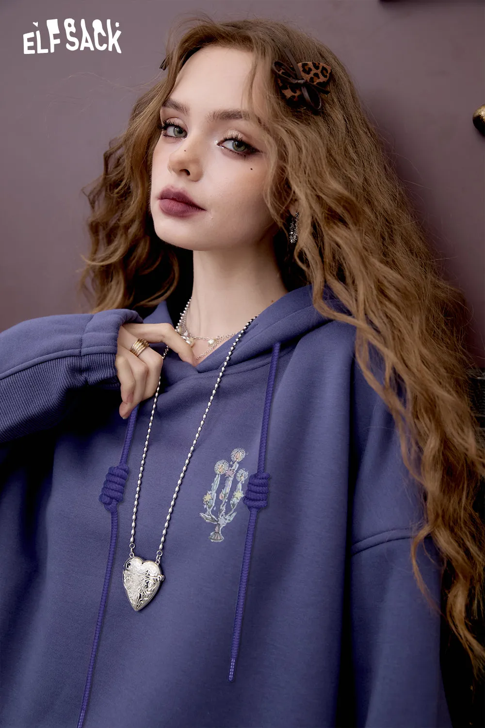 ELFSACK 2024 Winter New Arrivals Loose Preppy style witch embroidery hoodie for women retro cute fleece top