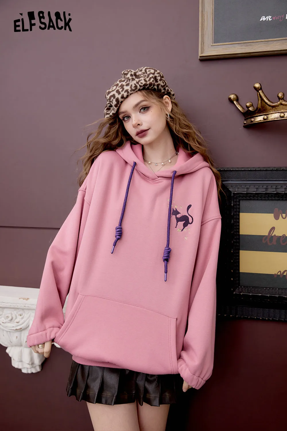 ELFSACK 2024 Winter New Arrivals Loose Preppy style witch embroidery hoodie for women retro cute fleece top