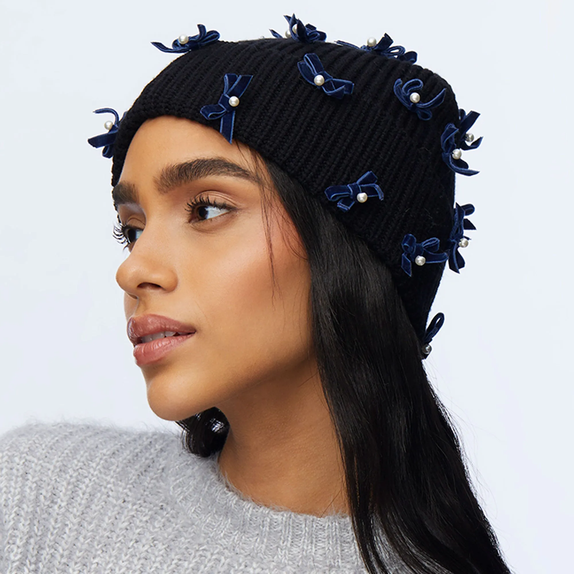 JET BOW EMBELLISHED BEANIE