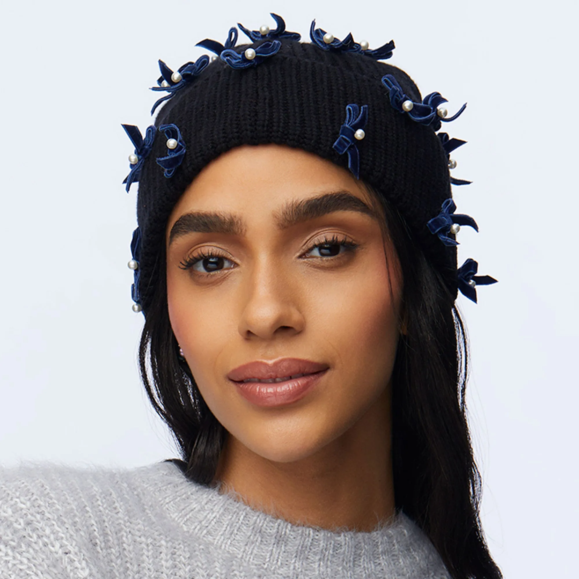 JET BOW EMBELLISHED BEANIE