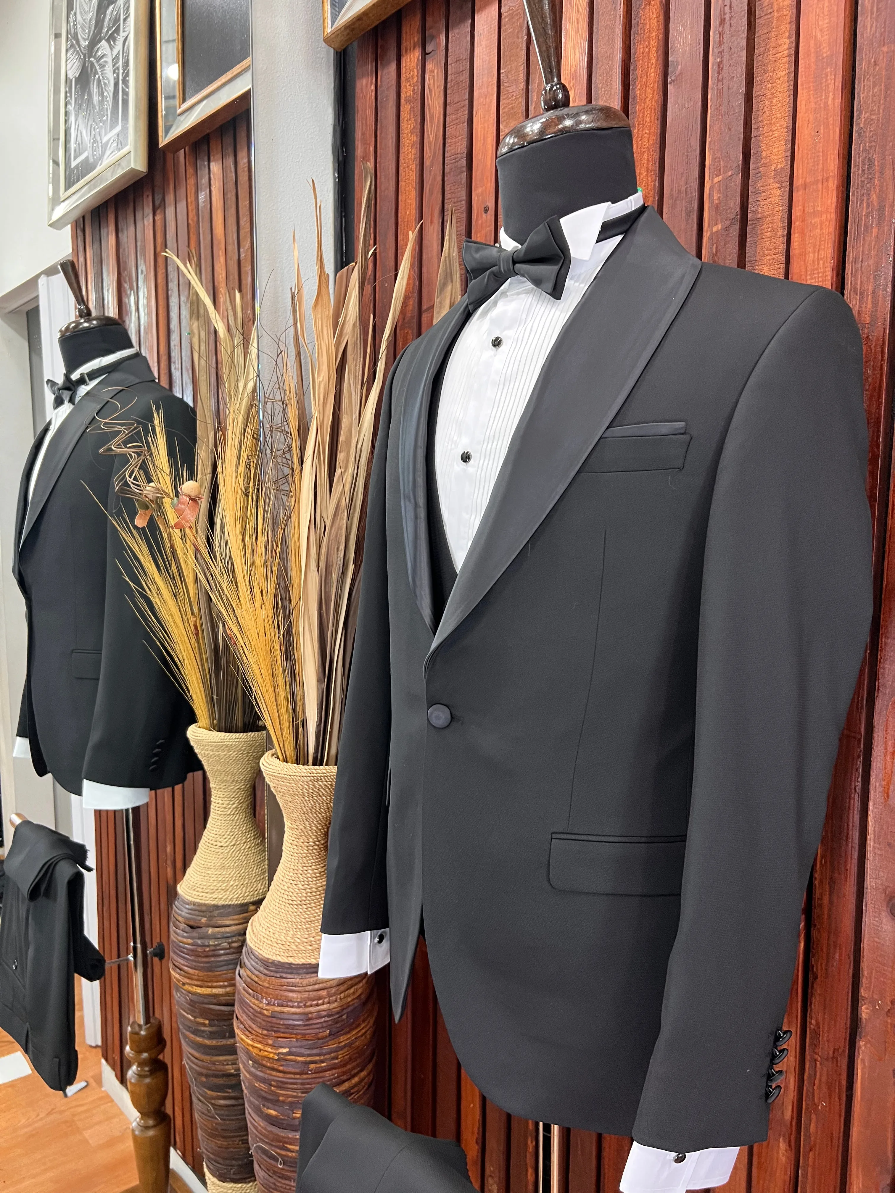 Men's Black Shawl Lapel Tuxedo | Elegant Formal Wear in Hayward, CA