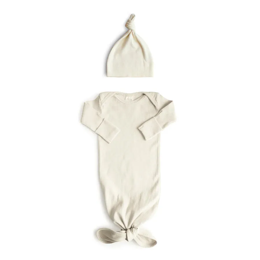 Mushie Ribbed Knotted Baby Gown   Beanie Set