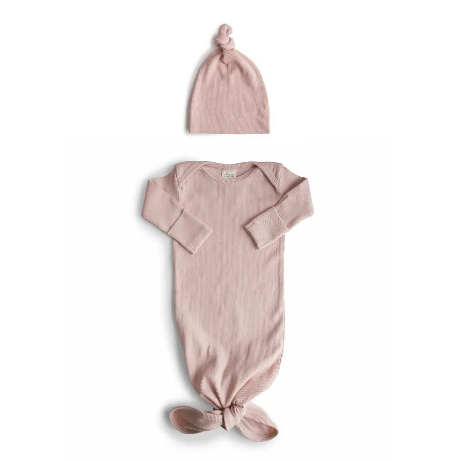 Mushie Ribbed Knotted Baby Gown   Beanie Set