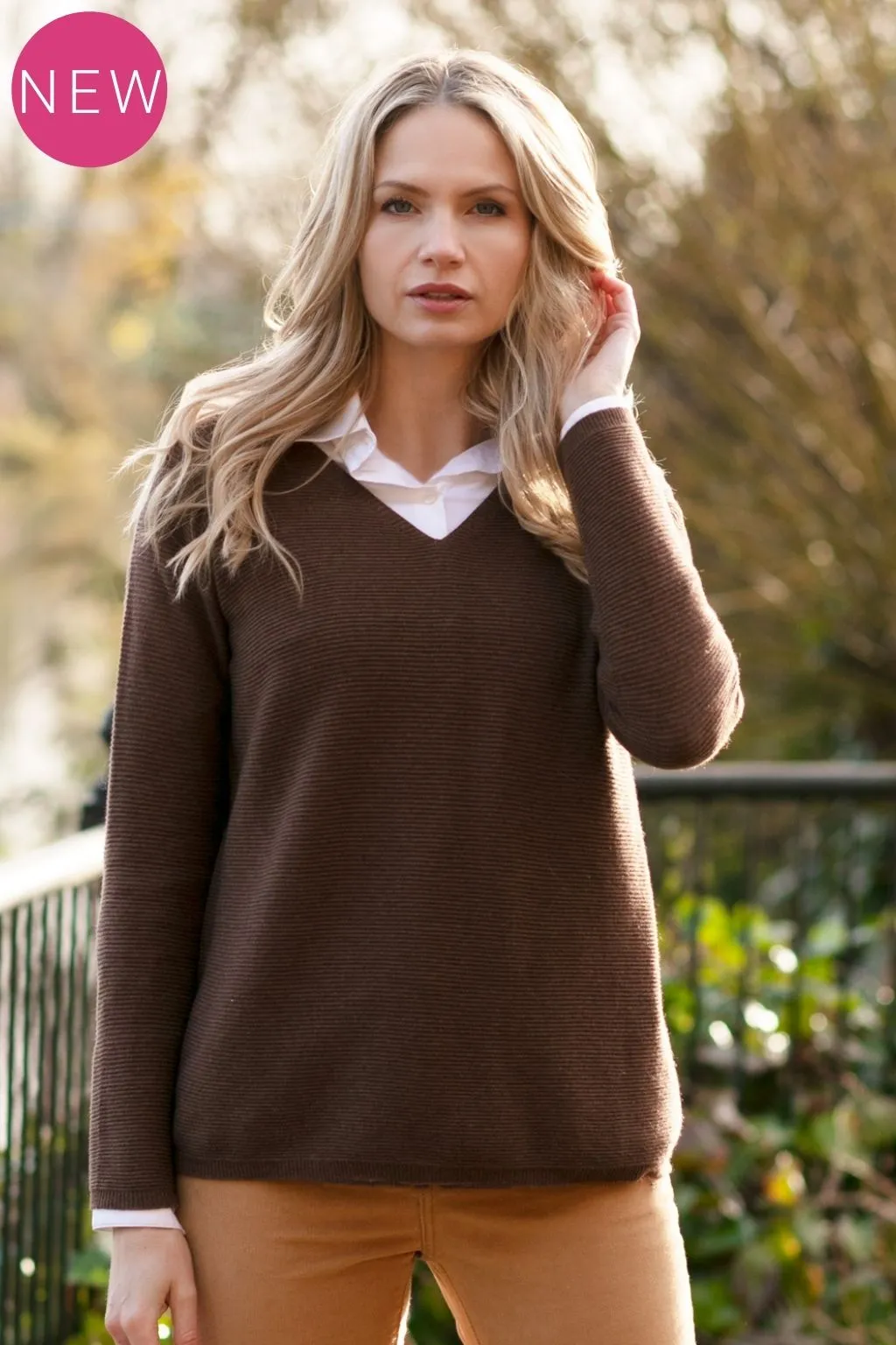 Ribbed sweater (V-neck)